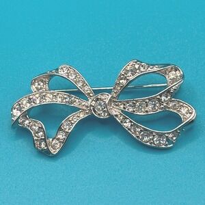 Sparkling Bow Brooch Rhinestone Crystal‎ Pin Silver Tone Glamour Sparkle